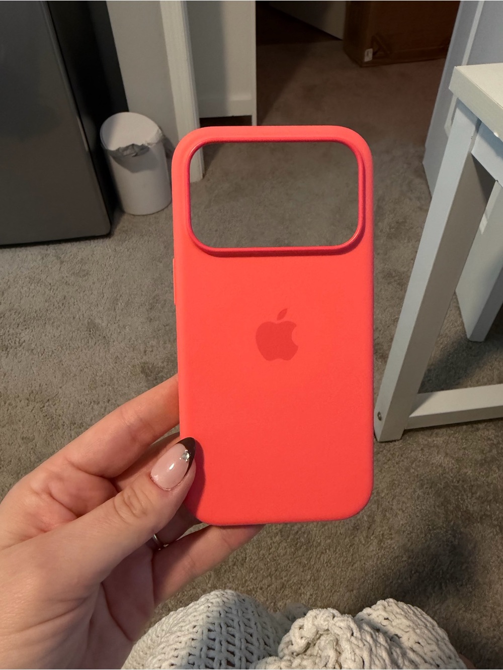 Apple MagSafe Silicone iPhone Case - Coral